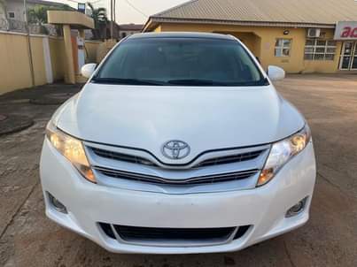 A picture of 2010 Toyota venza registered