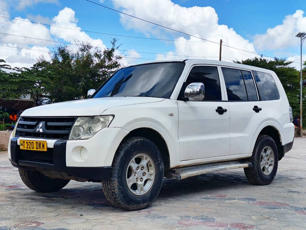 A picture of Mitsubishi Pajero 0767058883