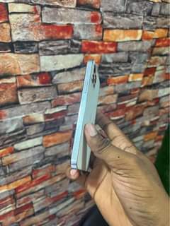 A picture of iPhone 12pro 128gib no Face ID