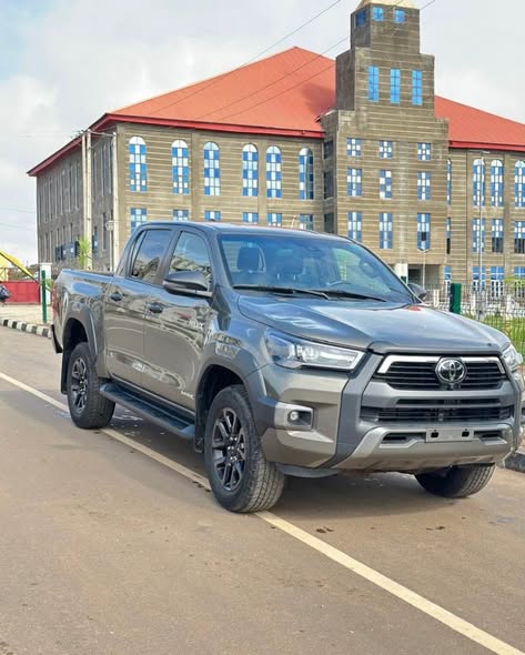 A picture of Toyota Hilux 2023 model