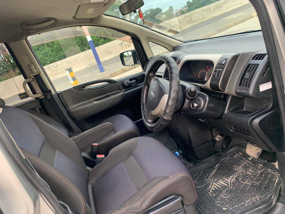 A picture of Nissan SERENA