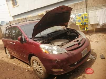 A picture of This Sienna is 2008 XLE The gearbox is bad and