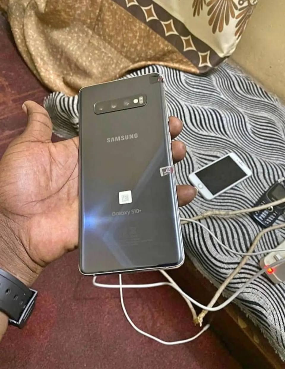 A picture of Samsung S10 plus