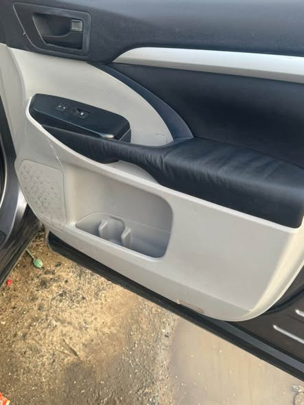 A picture of Registered Toyota Highlander 2016 model First body pan Engine Gear