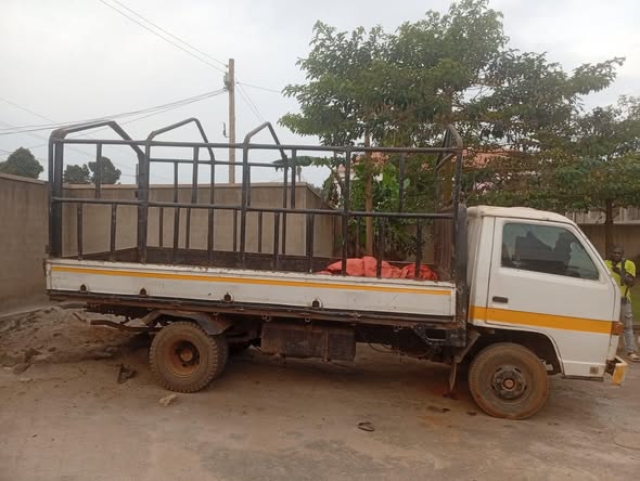 A picture of 1998 Isuzu isuzu