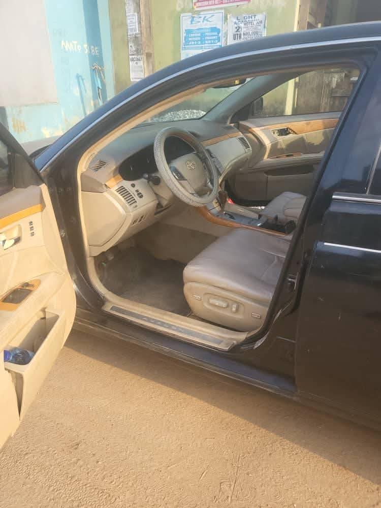 A picture of 2008 Toyota avalon