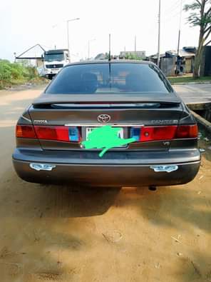 A picture of Toyota Camry Droplight Engine is Sound V6 Catalyst Intact Gear