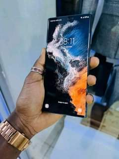 A picture of SAMSUNG S22 ULTRA 5G