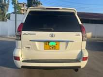 A picture of Prado 120 Diamond tx 2tr Tsh 30M 0676 478 888