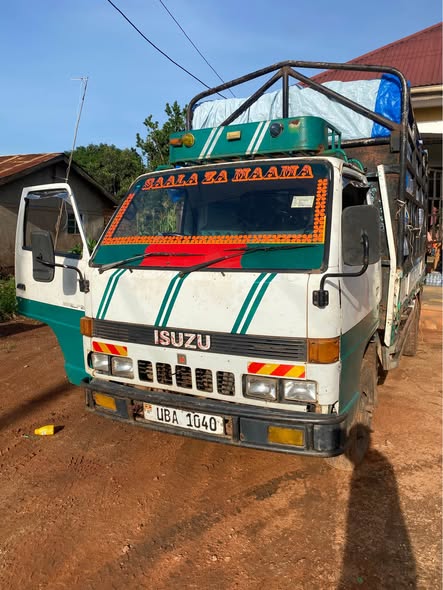A picture of 1990 Isuzu Elf 1990