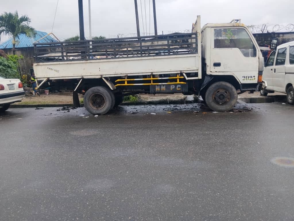 A picture of Mitsubishi dyna em 07034278810