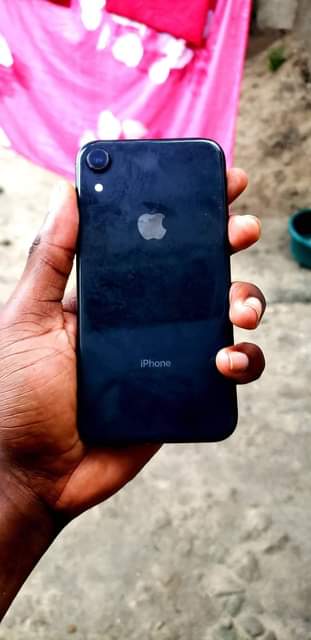 A picture of Nauza I phone xr