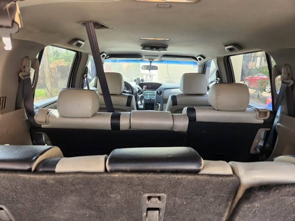 A picture of Honda pilot by an drive notin to fix going For