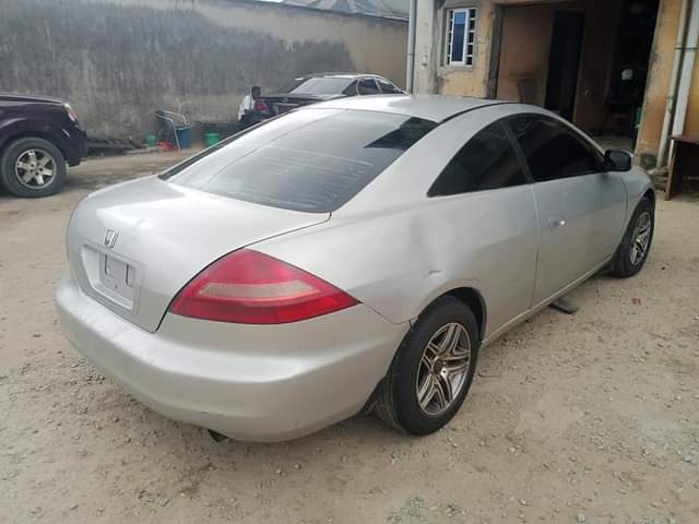 A picture of Honda Accord 2004