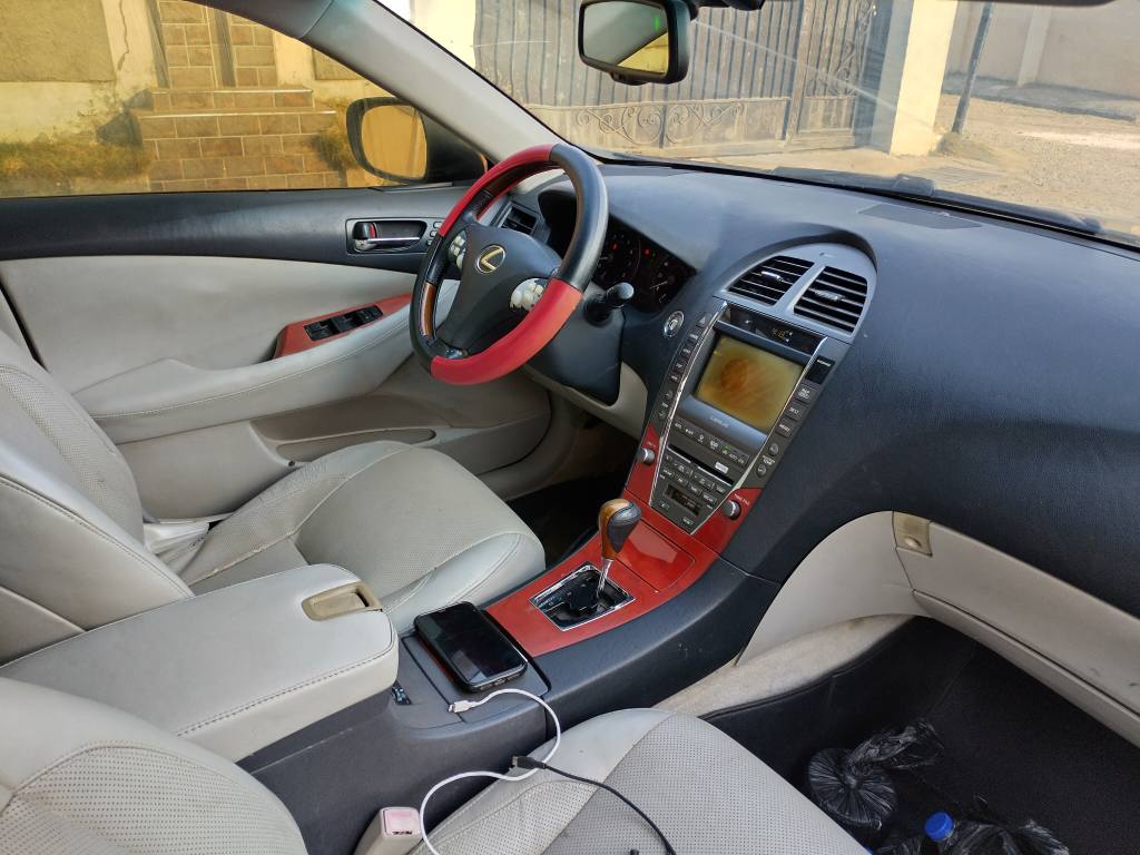 A picture of Very clean 08 Lexus ES350