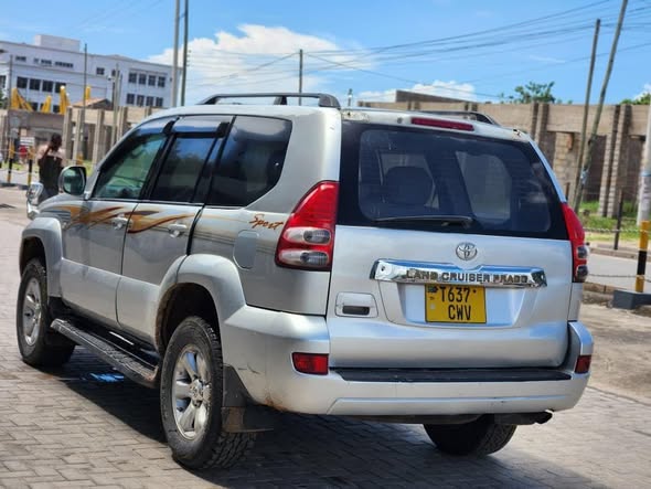 A picture of TOYOTA PRADO 120
