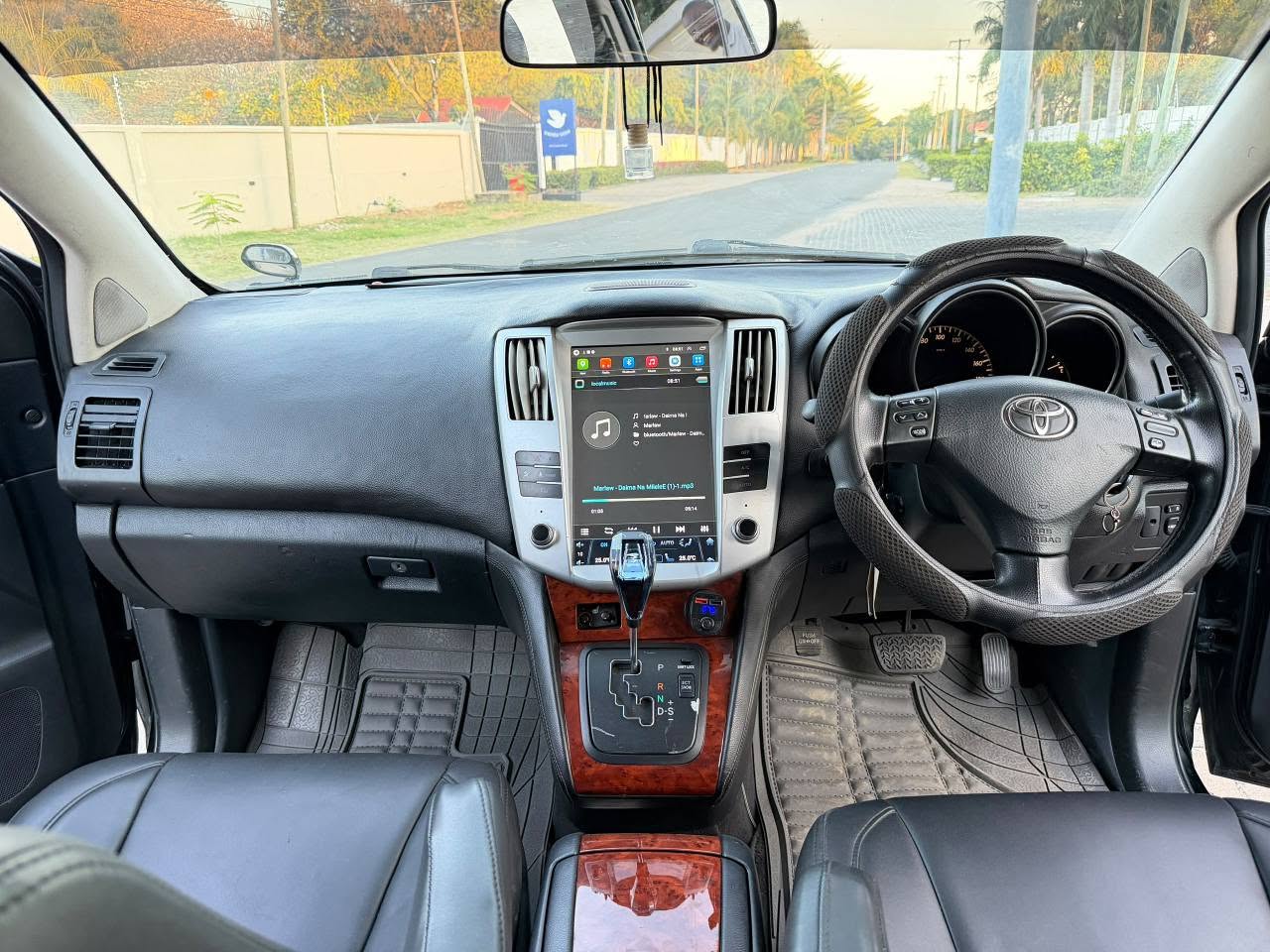 A picture of Toyota Harrier Year 2007 Cc 2360 Sportsrim Tesla screen Price