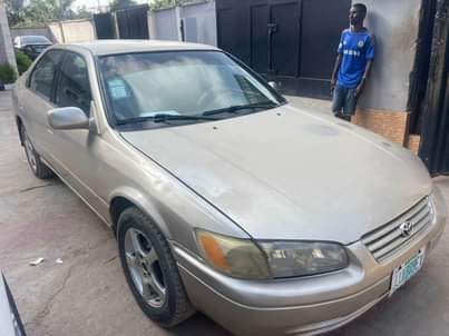 A picture of Registered 2001 Toyota Camry Droplight