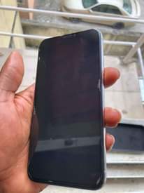 A picture of 64gb IPhone X