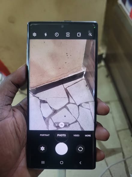 A picture of Samsung galaxy note 10 plus 256gb