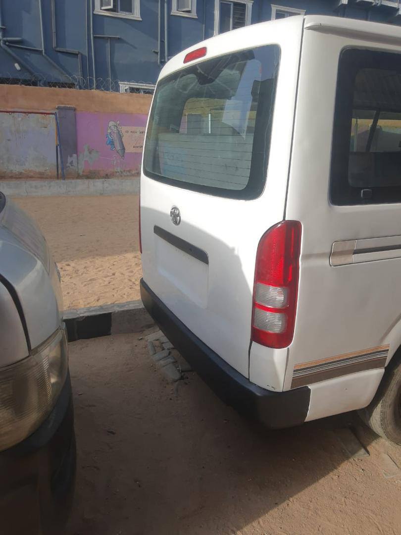 A picture of Hummer Bus