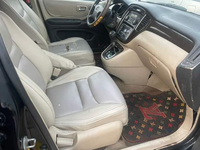 A picture of Toyota Highlander 05