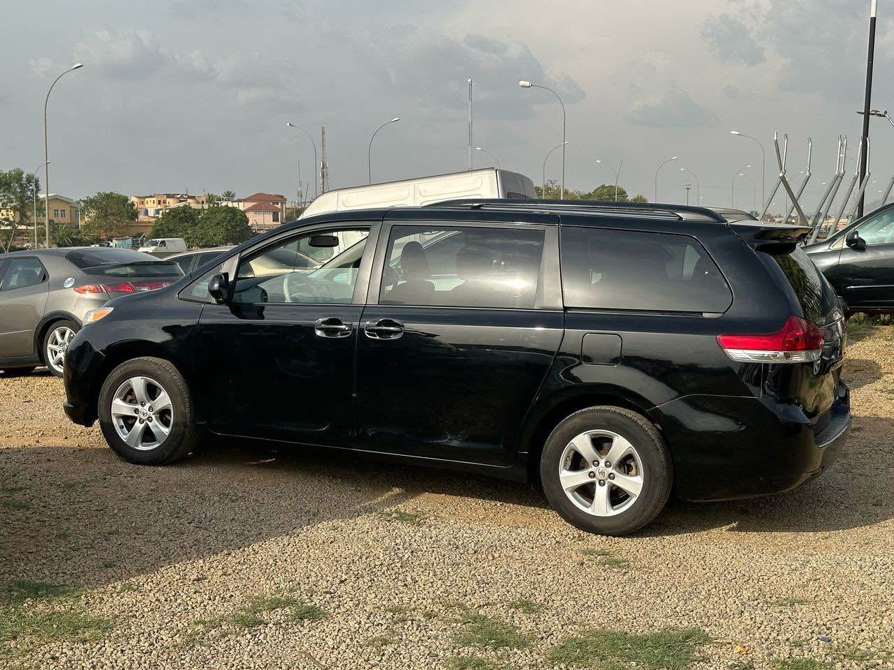 A picture of 2012 TOYOTA SIENNA