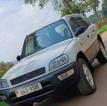 A picture of Toyota Rav4 on Quick Sale 10.5million slightly nego..... or whatsapp