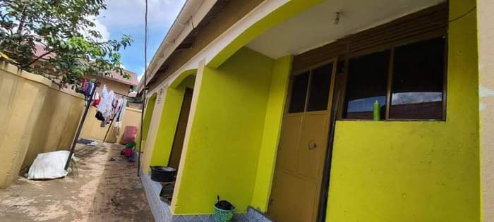 A picture of 3 double rooms for sale at 65m. They make 7500