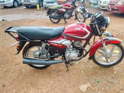 A picture of Tvs hlx 125 cc