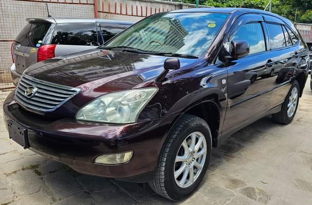 A picture of 2005 TOYOTA HARRIER