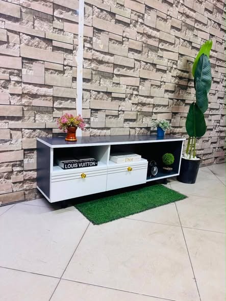 A picture of Showcase mpya bei 170000 Location ubungo call 0717812352 or whatsap