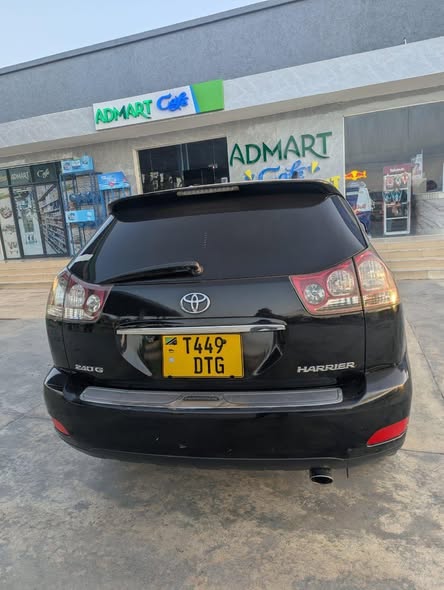 A picture of TOYOTA HARRIER