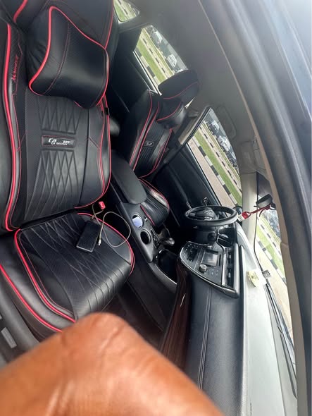 A picture of Toyota Avalon 2014