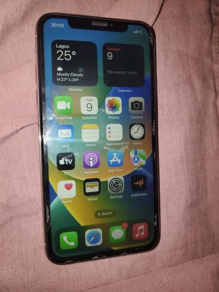A picture of Iphone x 256gb