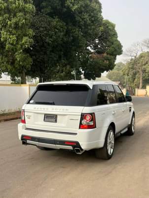 A picture of FOR SALE EXTREMELY CLEAN RANGE ROVER HSE SPORT 2013 MODEL