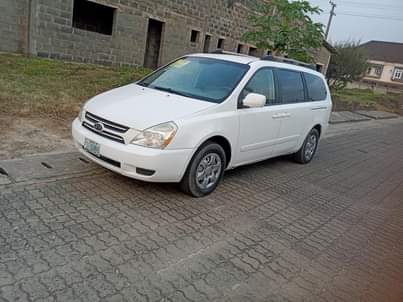 A picture of Kia Sedona 2006 available for sale