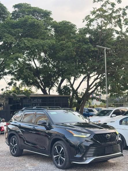 A picture of 2021 Toyota highlander XSE 2021