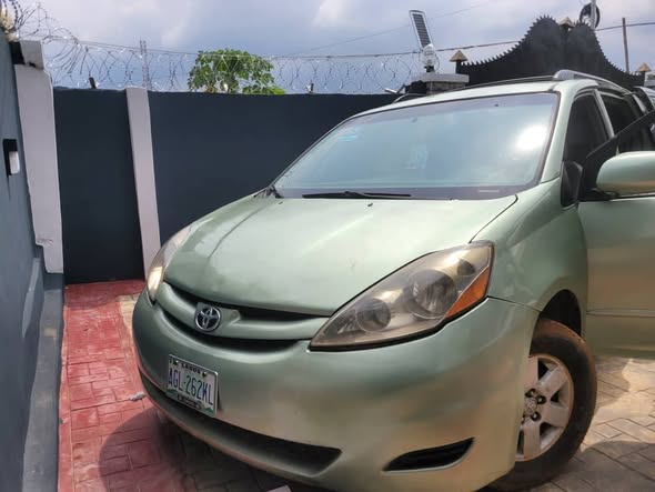A picture of Toyota sienna 2008