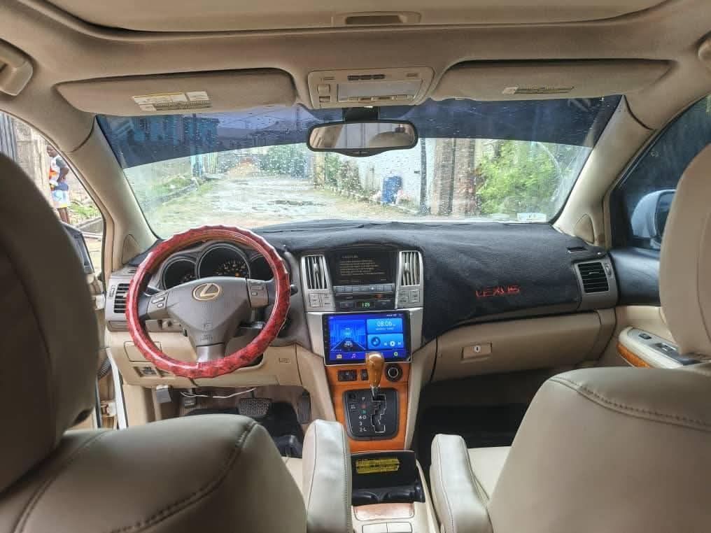 A picture of 2005 Rx330 lexus