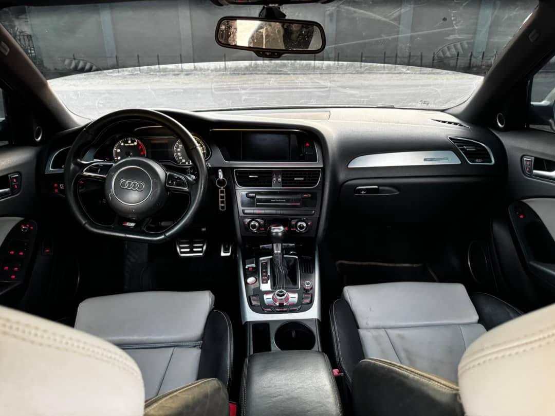 A picture of 2013 Audi RS4