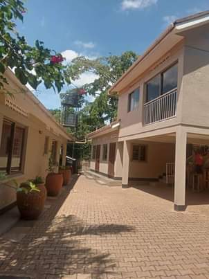 A picture of 4 Bedrooms House having Guests wing all seated on 30