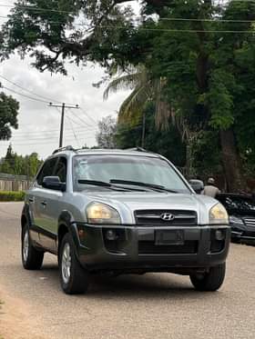 A picture of SUPER CLEAN USED HYUNDAI TUCSON 2006 MODEL V6 ENGINE 4
