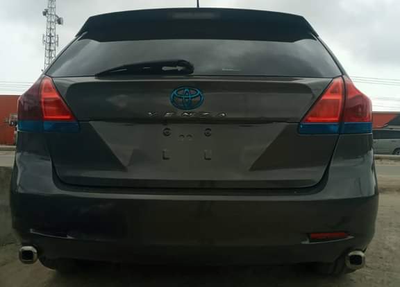 A picture of 2011 venza Full option Pano Thumb start Baked body Everything