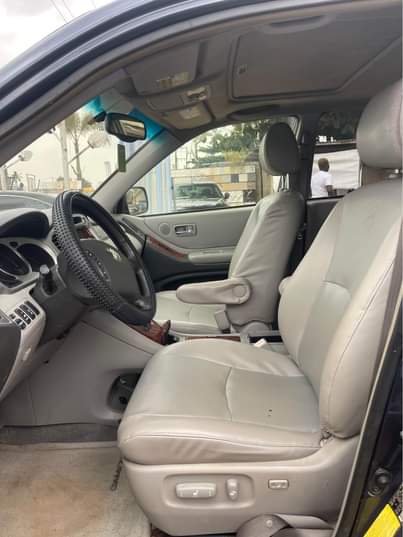 A picture of Toyota Highlander 2006