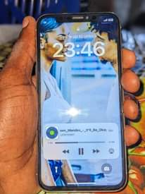 A picture of Iphone x