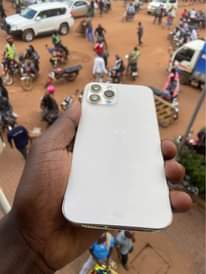 A picture of IPhone 12 Pro Max 256gb