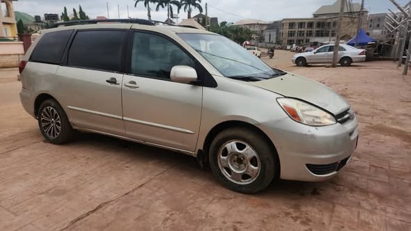 A picture of Toyota Sienna 2005