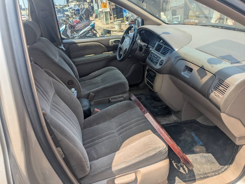 A picture of First body 2001 Toyota sienna