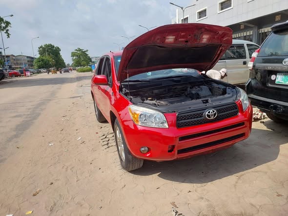 A picture of 2006 Toyota RAV4